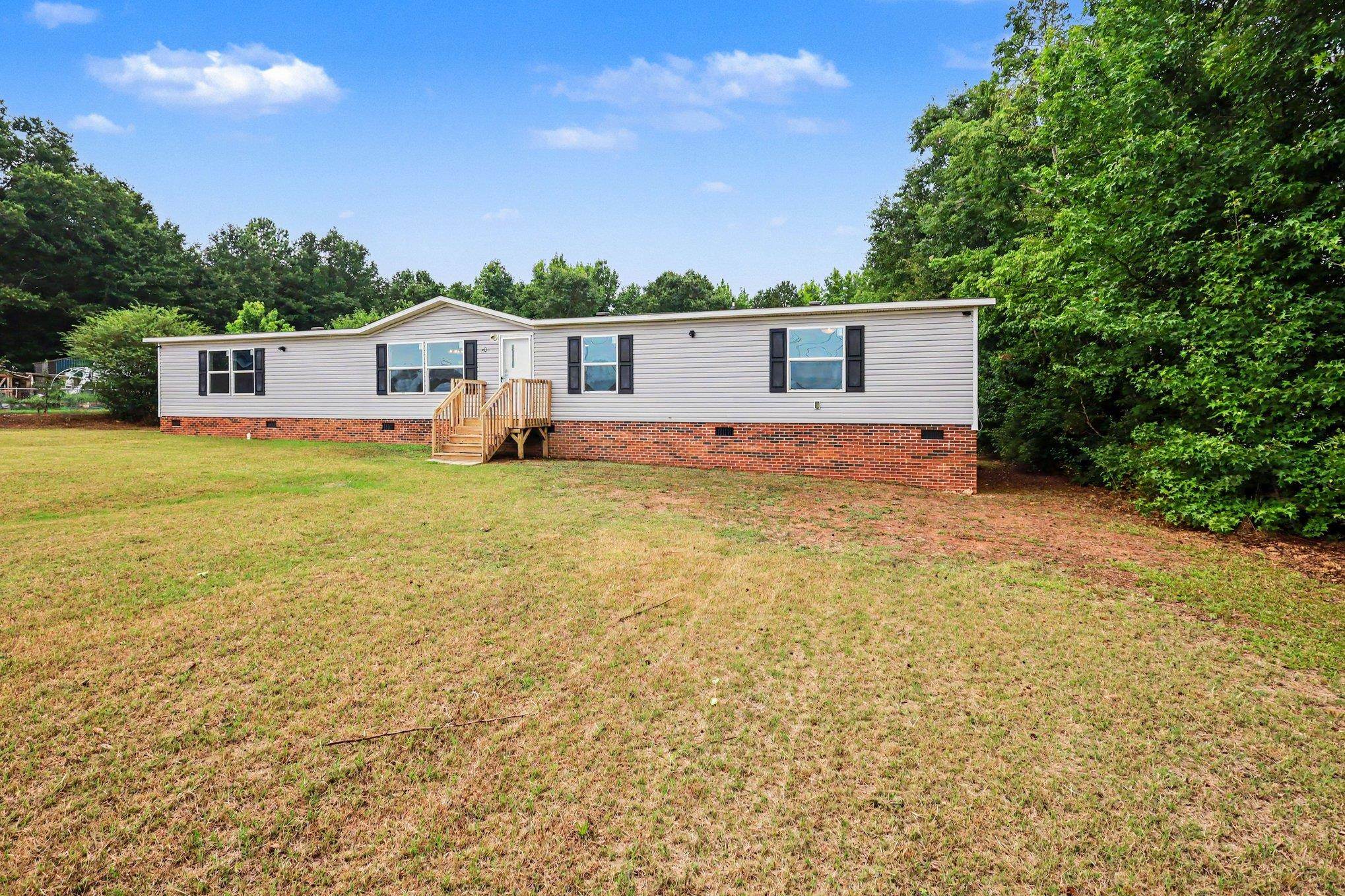 205 Dillon Street Chesnee, SC 29323 - Photo 3 of 32