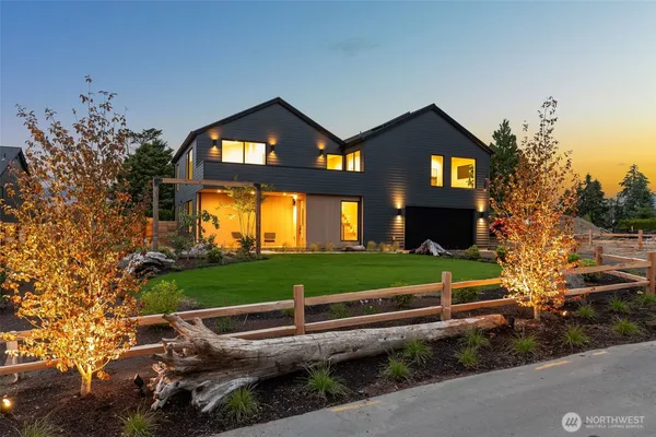 $2,389,000 | 18636 2nd Avenue Southwest, Normandy Park, WA 98166