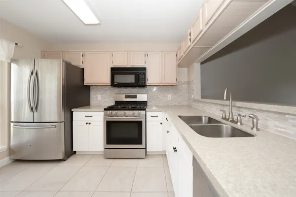$220,000 | 2918 Silver Cedar Trail, Katy, TX 77449
