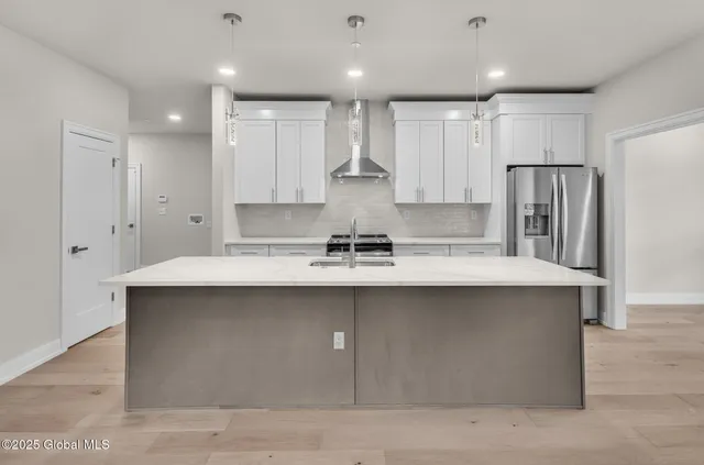 $469,900 | 601 Valley Pointe Drive, Niskayuna, NY 12309