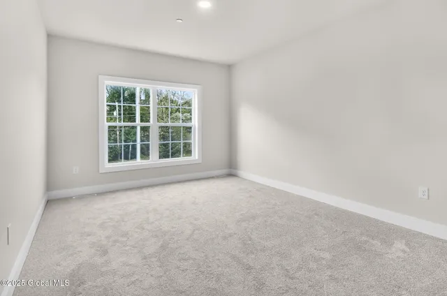 $469,900 | 601 Valley Pointe Drive, Niskayuna, NY 12309