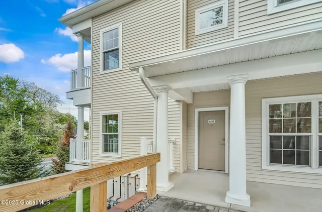 $469,900 | 601 Valley Pointe Drive, Niskayuna, NY 12309