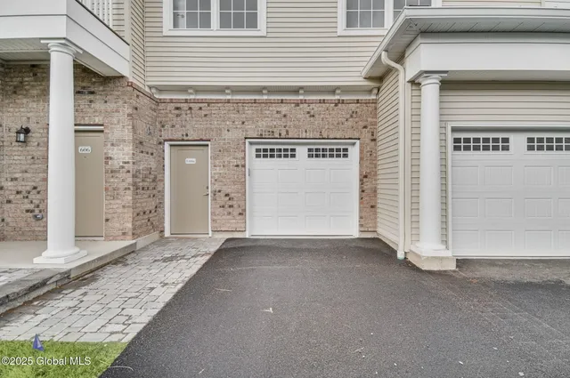 $469,900 | 601 Valley Pointe Drive, Niskayuna, NY 12309