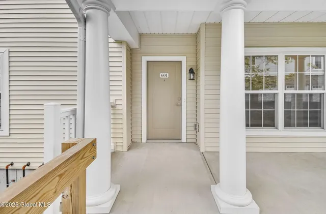 $469,900 | 601 Valley Pointe Drive, Niskayuna, NY 12309