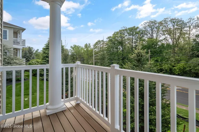 $469,900 | 601 Valley Pointe Drive, Niskayuna, NY 12309