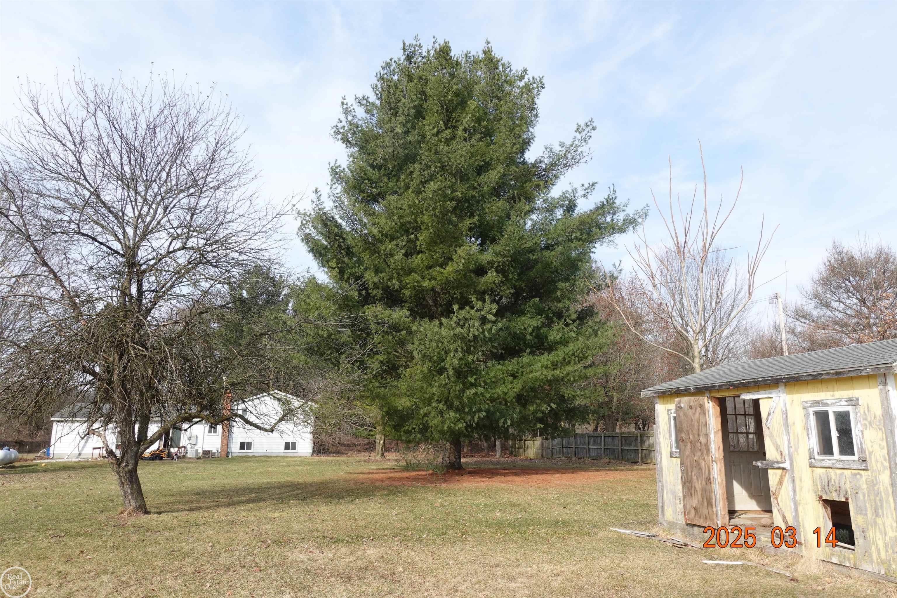 7125 Cedar Lake Road Pinckney, MI 48169 - Photo 5 of 28 50168867-b3efc058-328d-44fa-a55e-44ab71f2d5b4.JPG