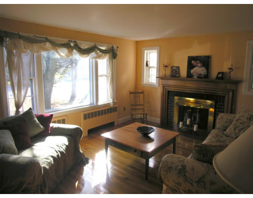 87 Hartwell Road Bedford, MA 01730 - Photo 3 of 14 Gallery Image 3