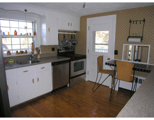87 Hartwell Road Bedford, MA 01730 - Photo 5 of 14 Gallery Image 5