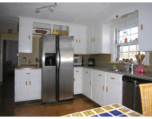 87 Hartwell Road Bedford, MA 01730 - Photo 7 of 14 Gallery Image 7