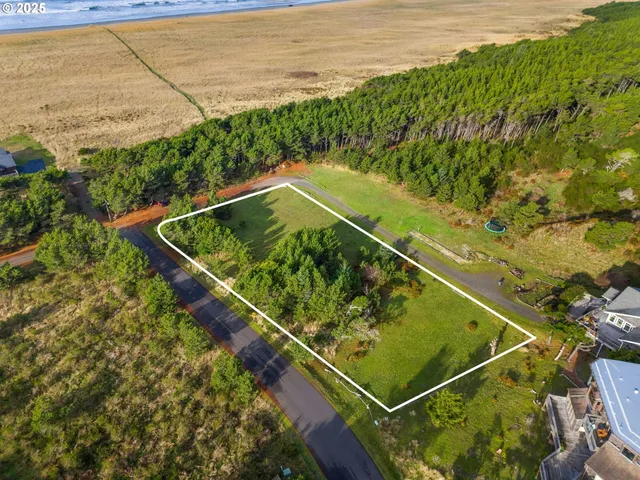 a view of a tennis court