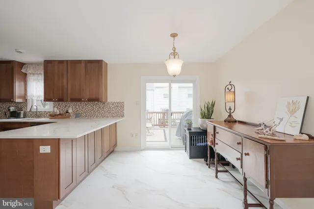 $729,950 | 6005 Southward Way, Alexandria, VA 22315