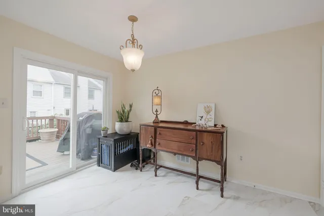 $729,950 | 6005 Southward Way, Alexandria, VA 22315