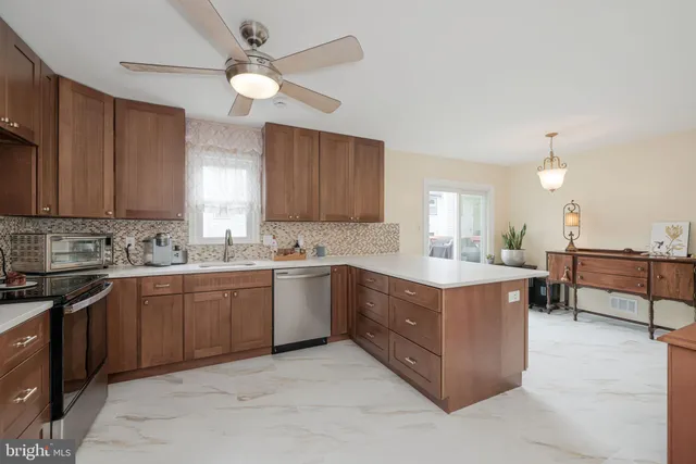 $729,950 | 6005 Southward Way, Alexandria, VA 22315