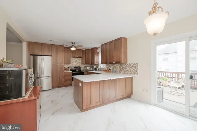 $729,950 | 6005 Southward Way, Alexandria, VA 22315