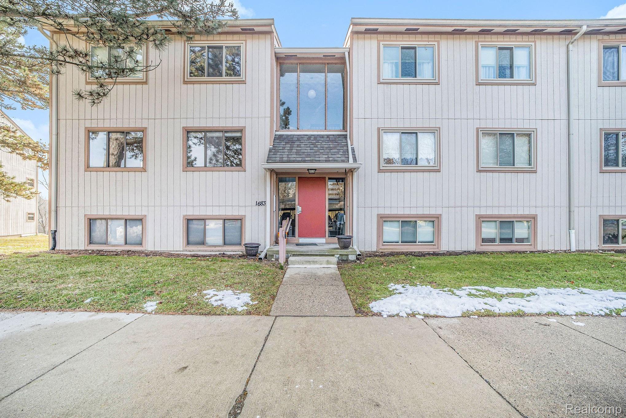 1683 Riverside Drive Rochester, MI 48309 - Photo 22 of 23 017A4702.jpg