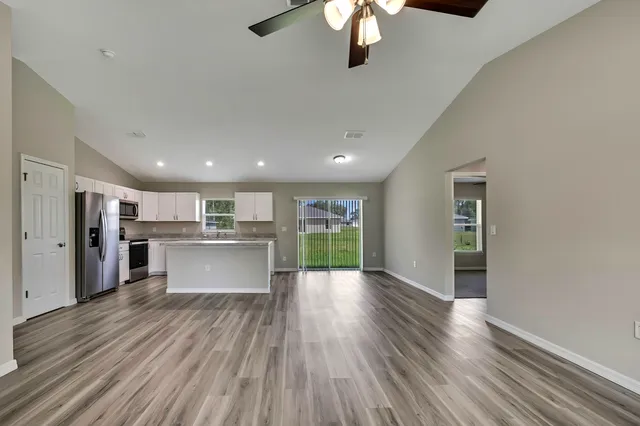 $1,900 | 17677 Southwest 114 Street, Dunnellon, FL 34432