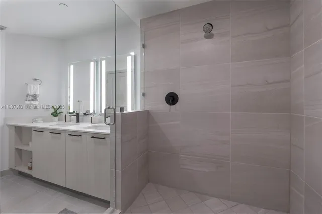 $4,687 | 221 Southwest 12th Street, Unit 1718, Miami, FL 33130