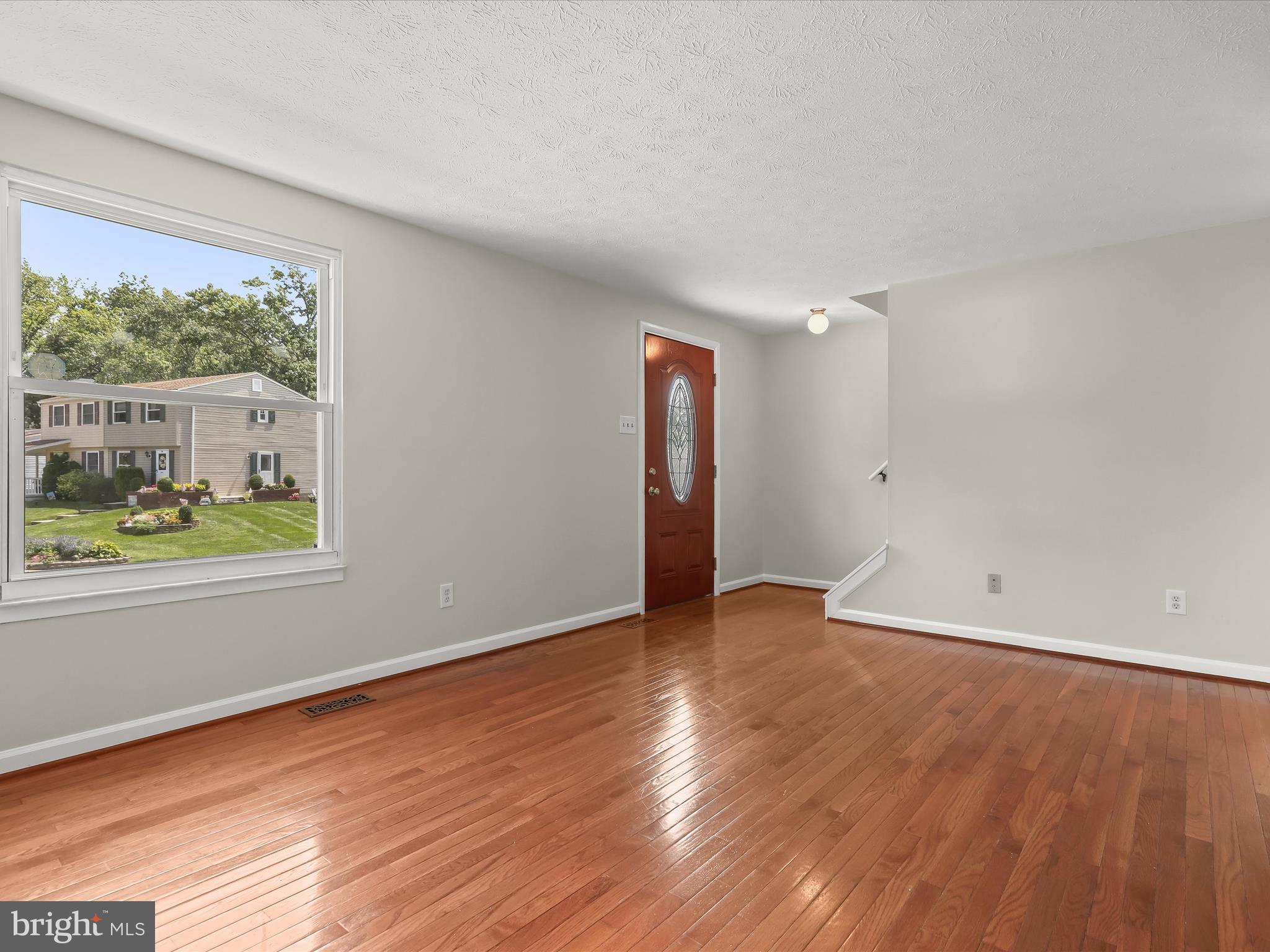8634 Manorfield Road Nottingham, MD 21236 - Photo 5 of 41 Living Room