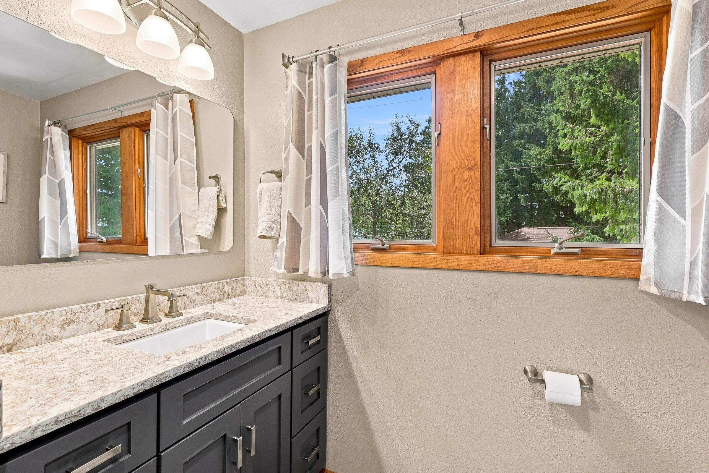 19724 Henning Road Schleswig, WI 53042 - Photo 26 of 54 Upper Full Bathroom