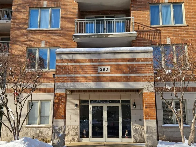 $2,250 | 390 Western Avenue, Unit 702, Des Plaines, IL 60016