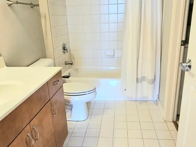 $2,250 | 390 Western Avenue, Unit 702, Des Plaines, IL 60016