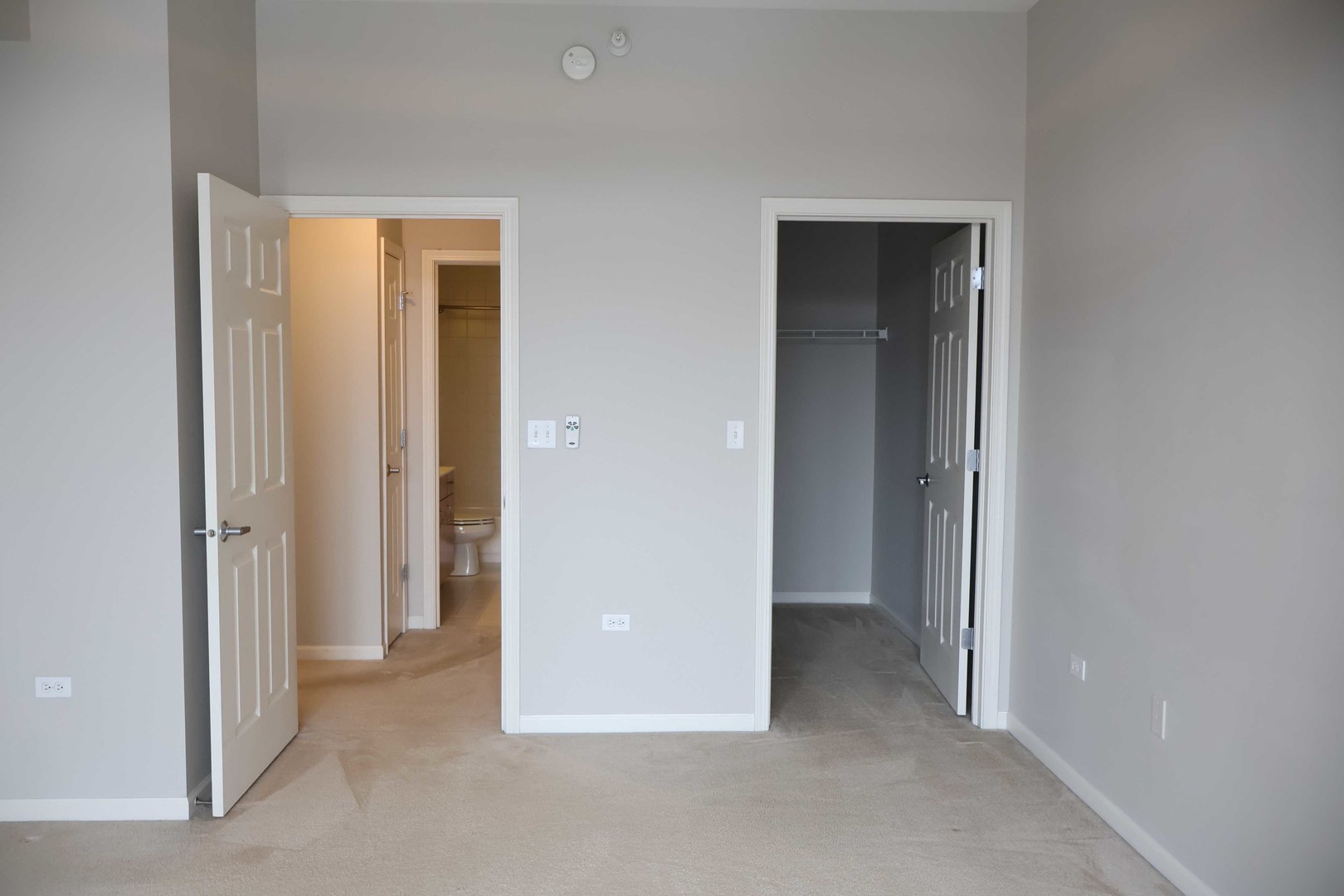 390 Western Avenue, Unit 702 Des Plaines, IL 60016 - Photo 16 of 19 wooden floor and closet in a room