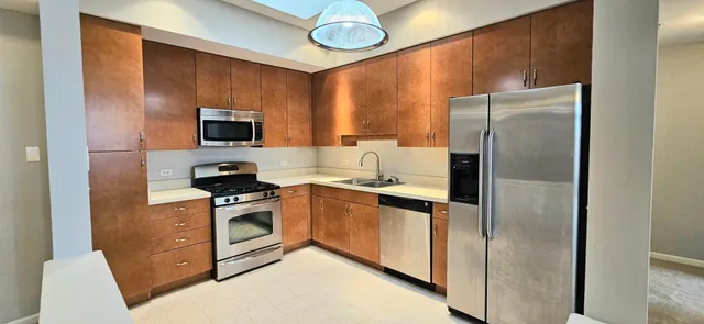 $2,250 | 390 Western Avenue, Unit 702, Des Plaines, IL 60016