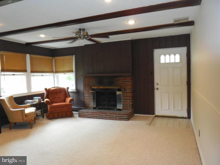 355 Doone Road Fairless Hills, PA 19030 - Photo 8 of 25 Living Room