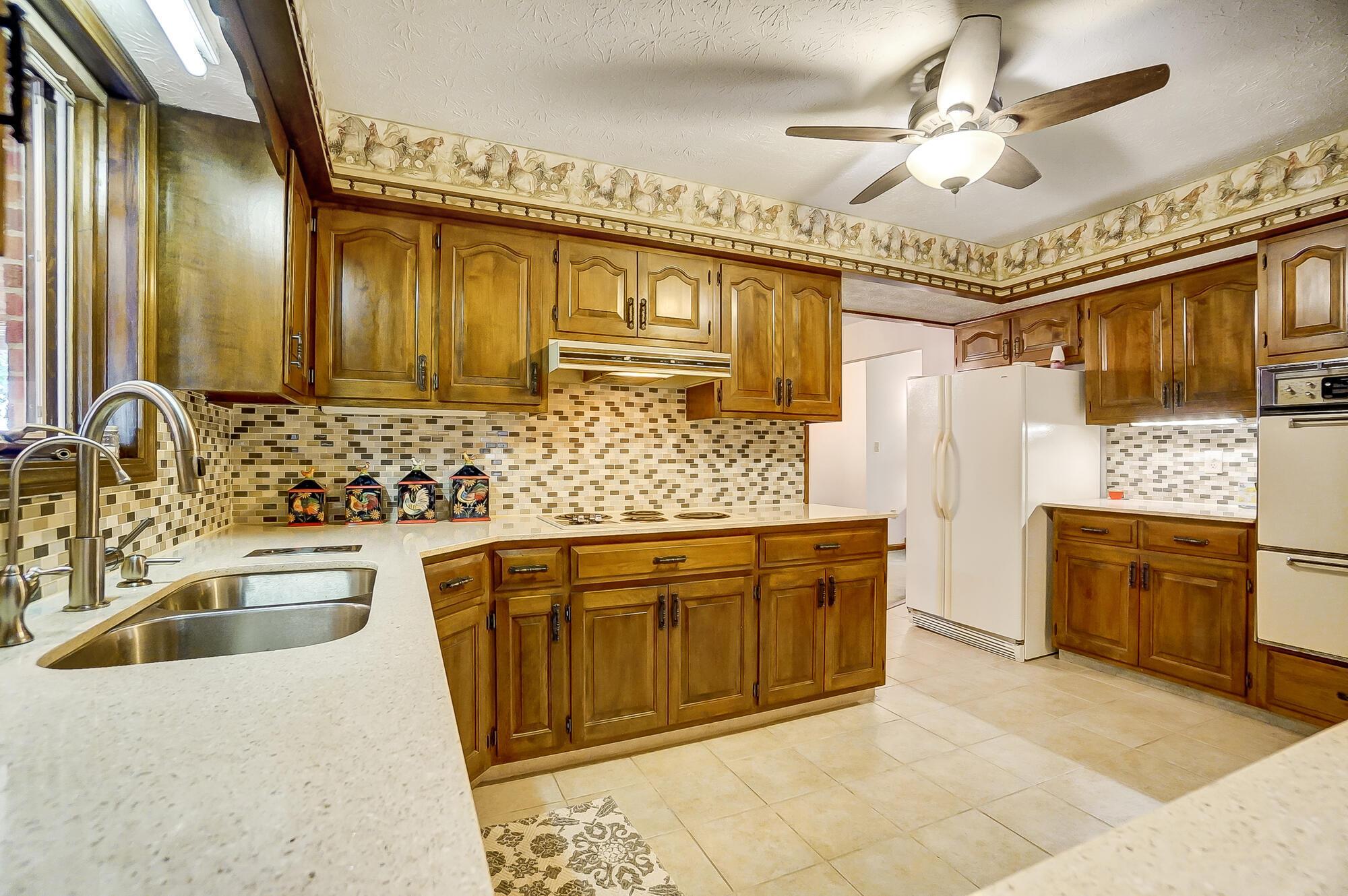 4540 Goodson Road West Jefferson, OH 43162 - Photo 22 of 82 Kitchen