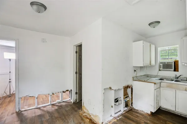 $249,900 | 242 Bishop Street, Livingston, TX 77351