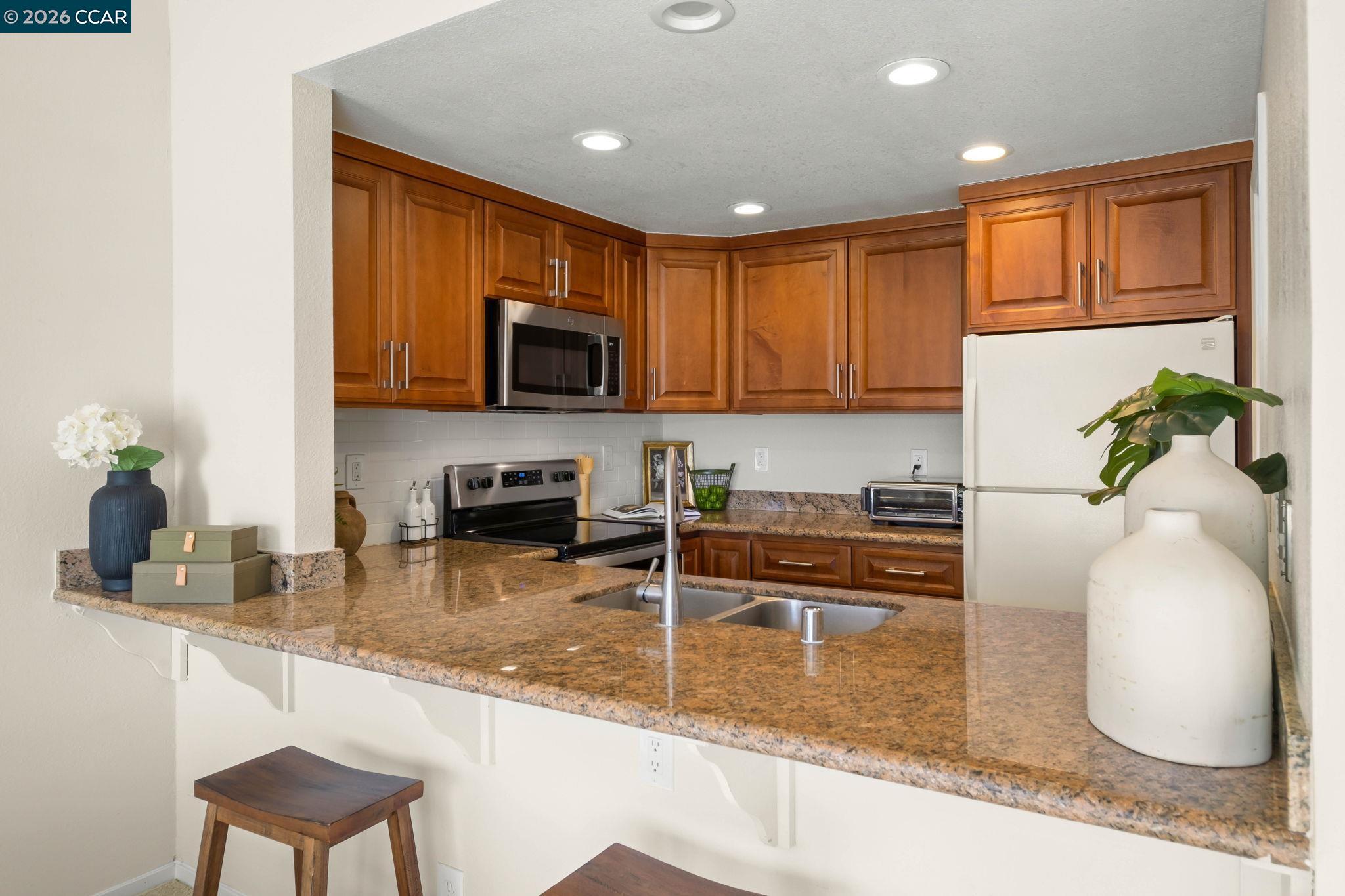 1331 Waterfall Way Concord, CA 94521 - Photo 13 of 33