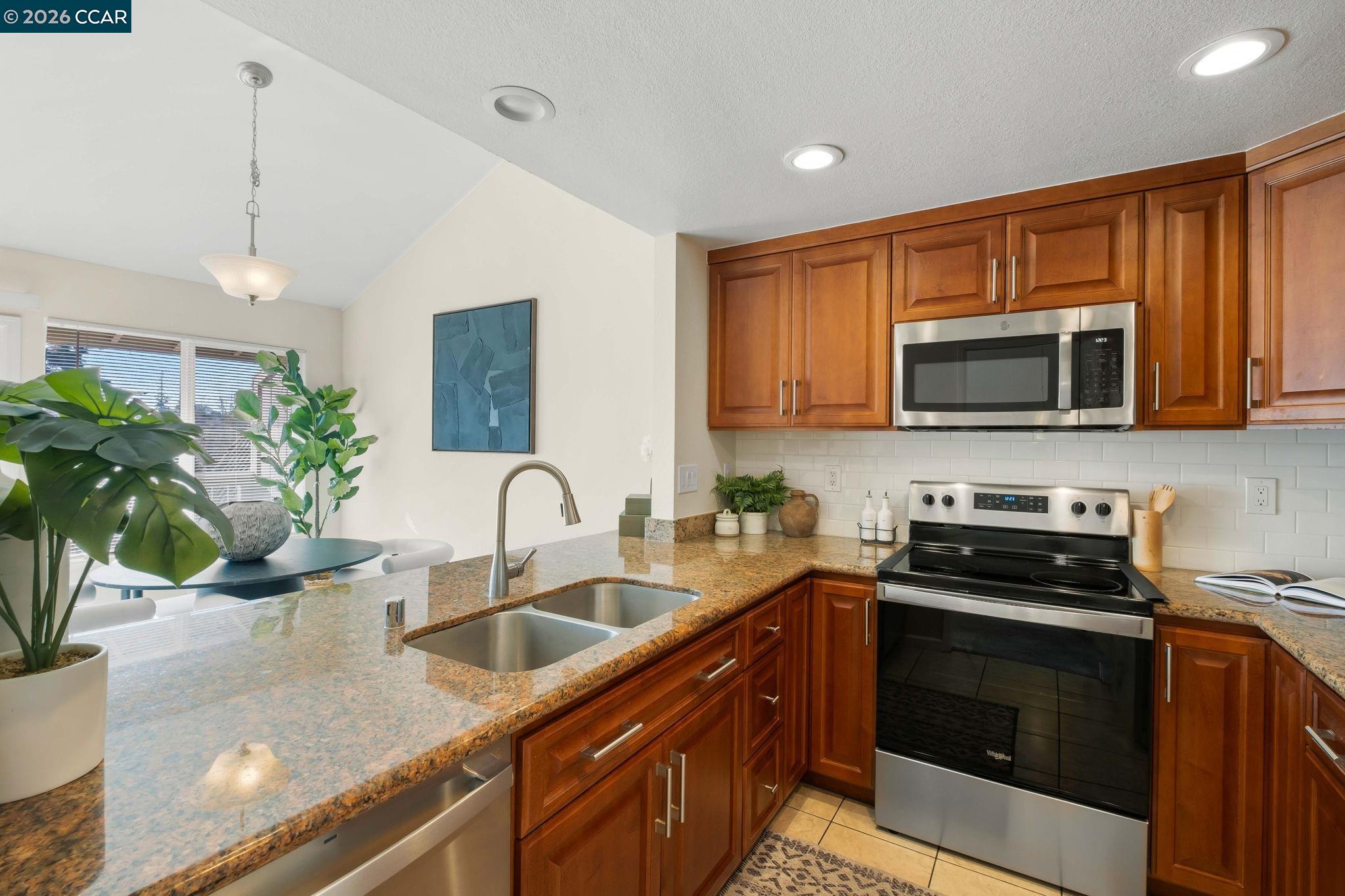 1331 Waterfall Way Concord, CA 94521 - Photo 15 of 33