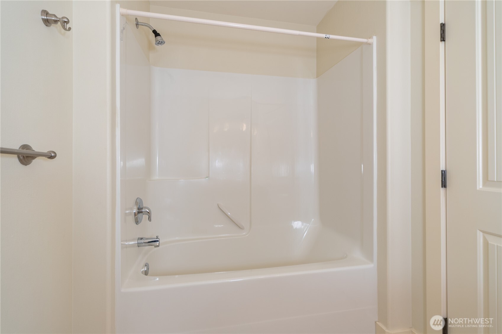 31 Pete's Spur Port Hadlock, WA 98339 - Photo 22 of 31 a close up of a bathtub curtain