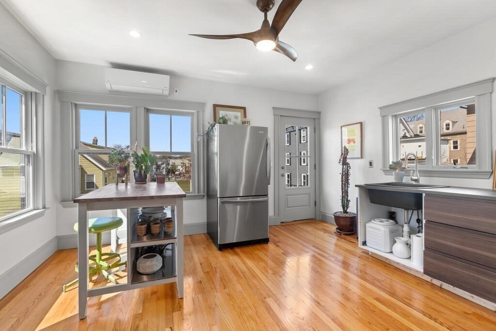 16 Wesley Park Somerville, MA 02143 - Photo 3 of 28