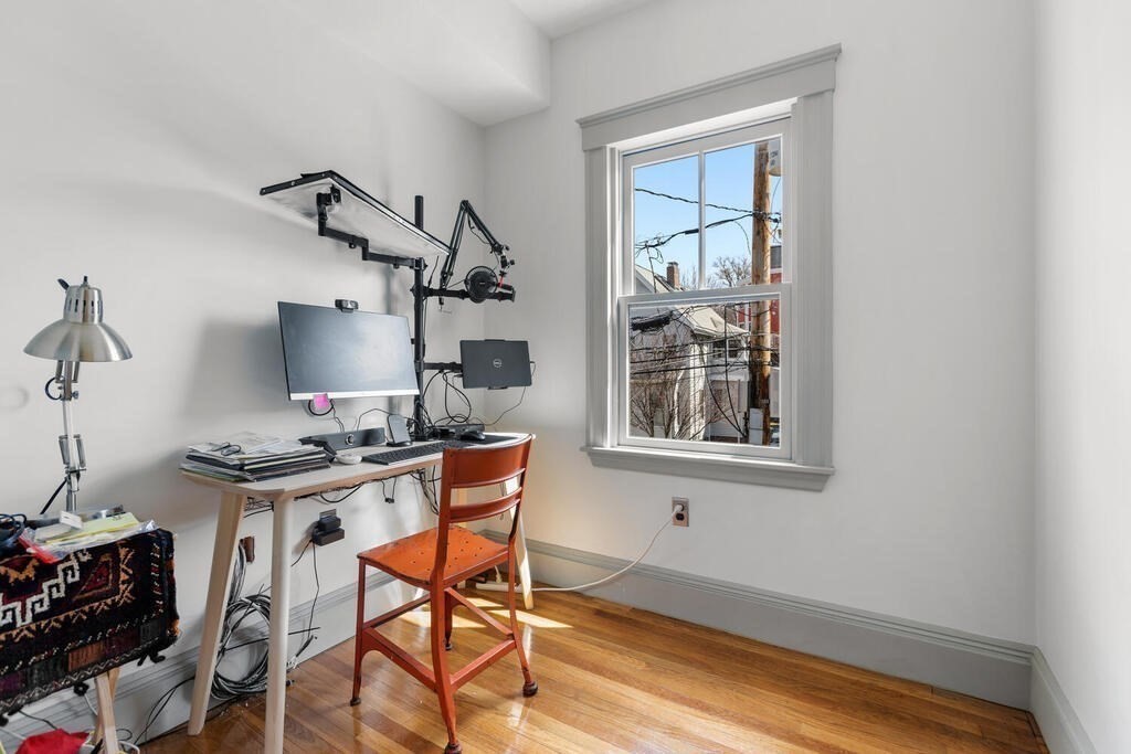 16 Wesley Park Somerville, MA 02143 - Photo 10 of 28