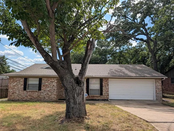 $1,850 | 1820 Warren Lane, Fort Worth, TX 76112