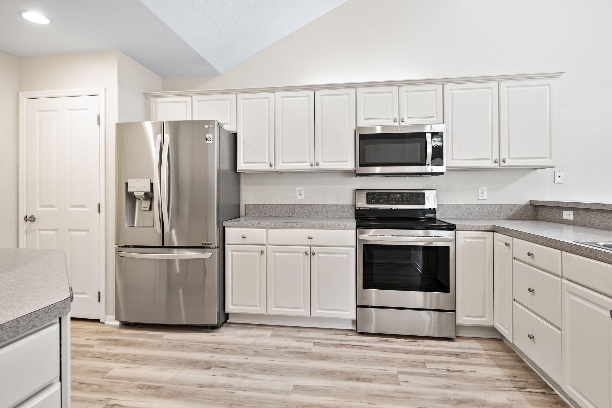 225 Stonegate Loop, Unit 225 Pataskala, OH 43062 - Photo 11 of 41 33-web-or-mls-A7409643-2