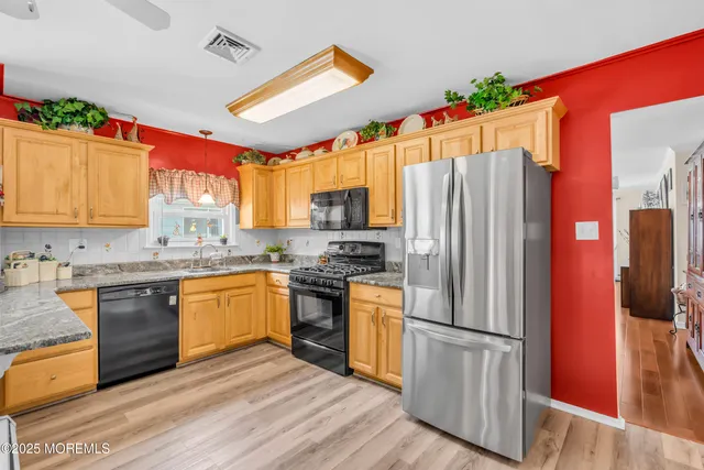 $389,000 | 16 Goyave Street, Toms River, NJ 08757