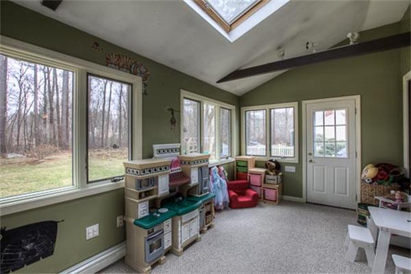 61 Dunster Road Bedford, MA 01730 - Photo 9 of 18 Gallery Image 9