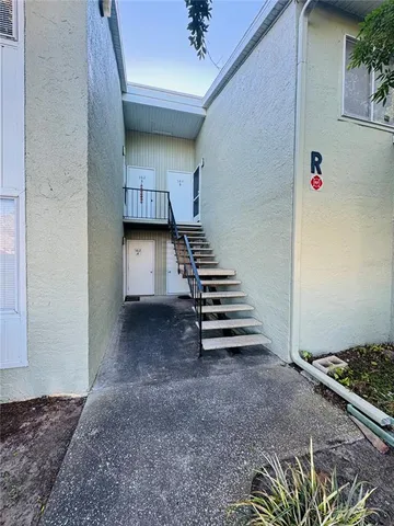 a view of entryway and hall