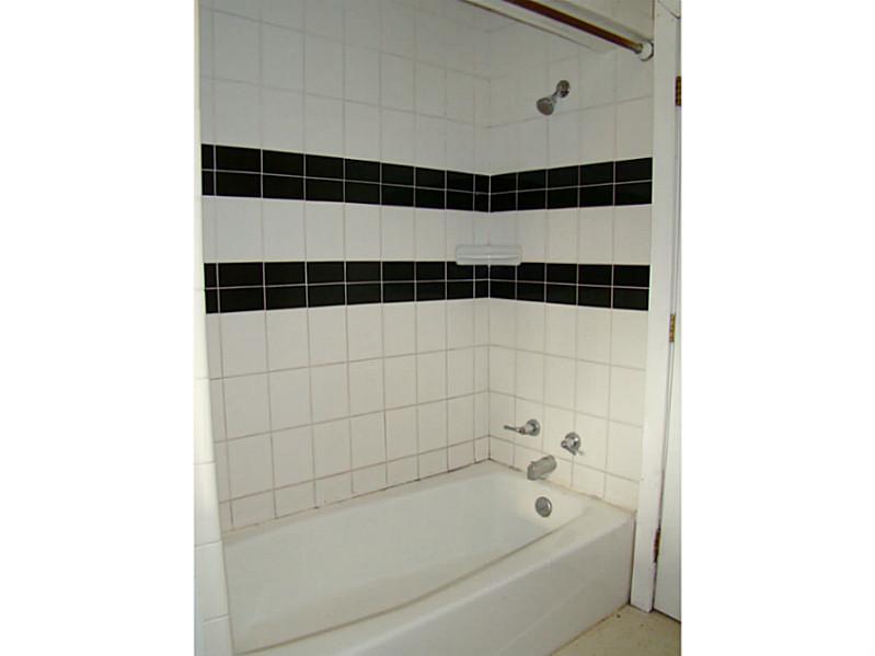 138 Rabbit Road Durham, ME 04222 - Photo 10 of 33 Bathroom. Nicely tiled full tub/shower