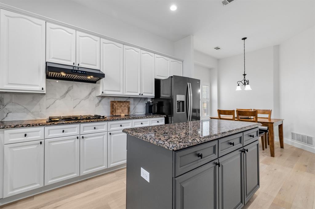 115 St James Road Irving, TX 75063 - Photo 11 of 40