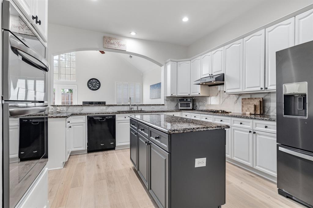 115 St James Road Irving, TX 75063 - Photo 13 of 40