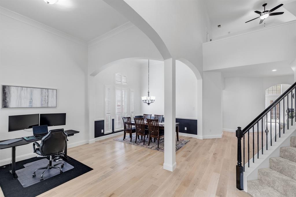 115 St James Road Irving, TX 75063 - Photo 3 of 40