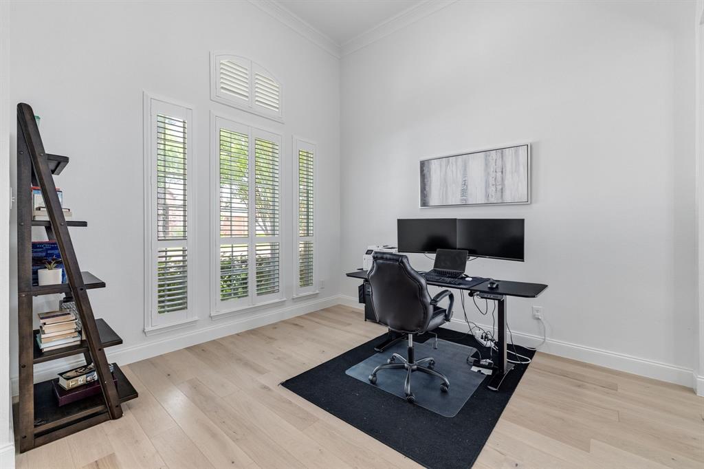 115 St James Road Irving, TX 75063 - Photo 4 of 40