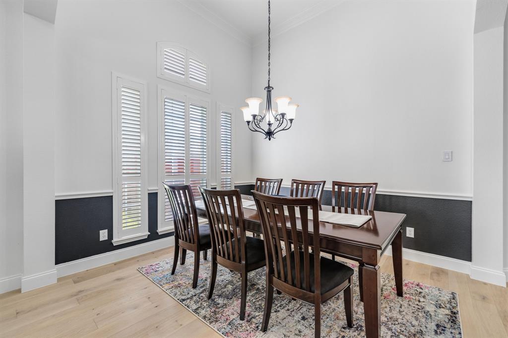 115 St James Road Irving, TX 75063 - Photo 5 of 40