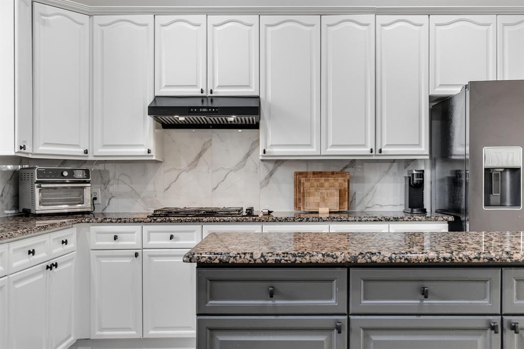 115 St James Road Irving, TX 75063 - Photo 10 of 40