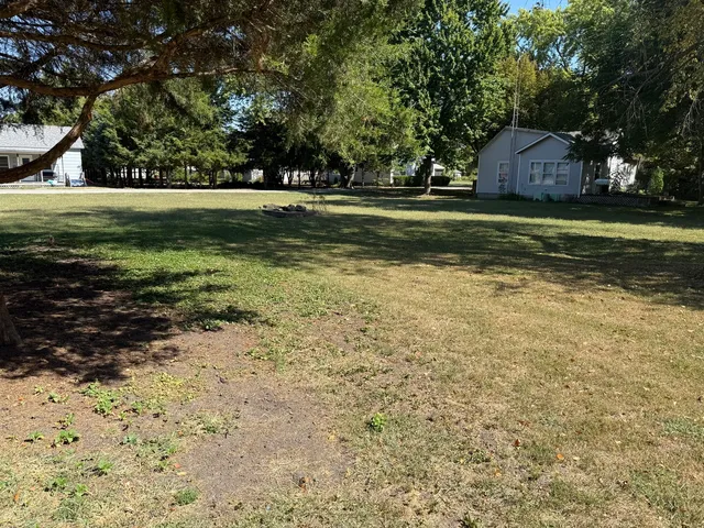 $6,000 | 403 North Hopkins Street, Newman, IL 61942