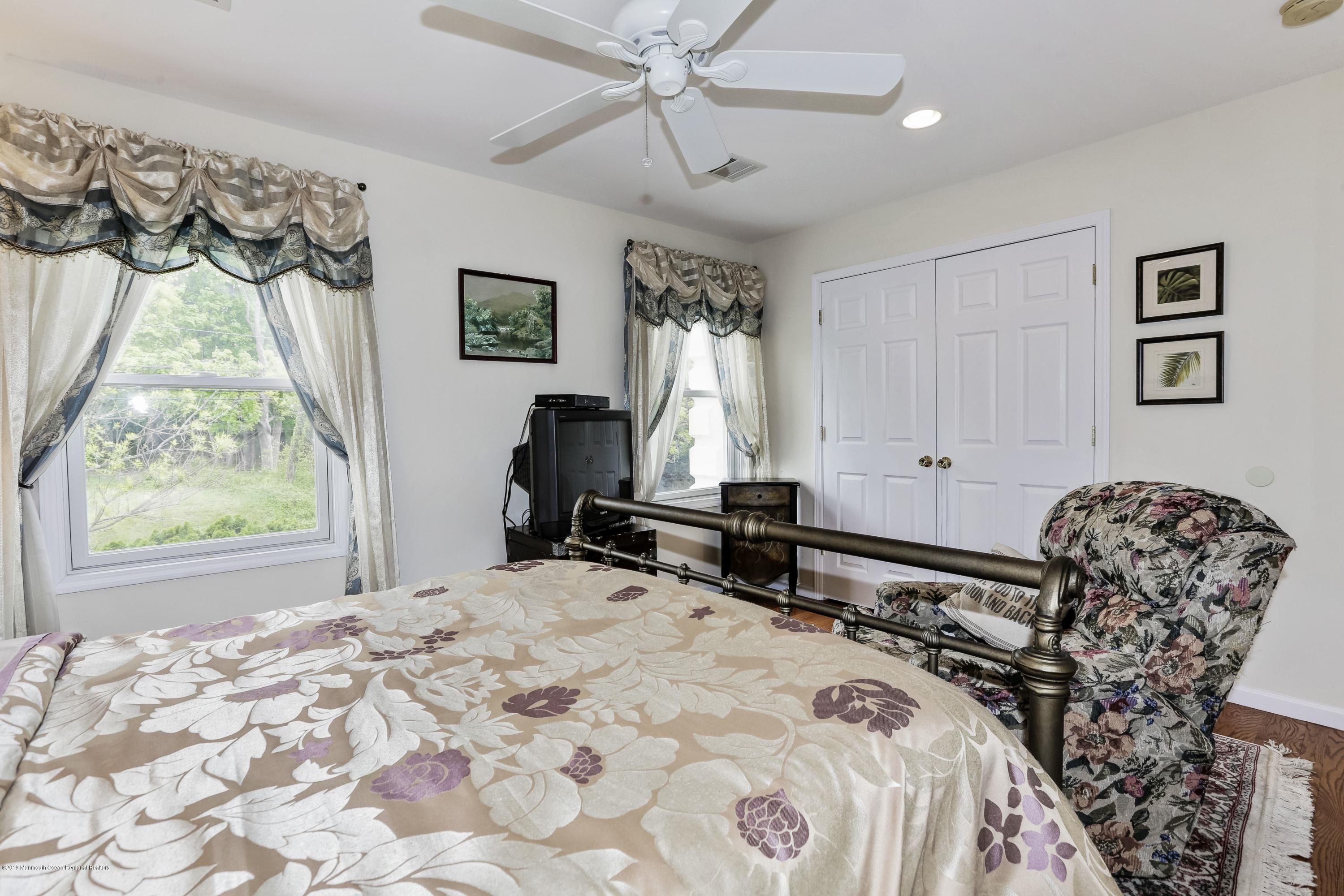 559 Wayside Road Neptune Township, NJ 07753 - Photo 23 of 27 guestroom2