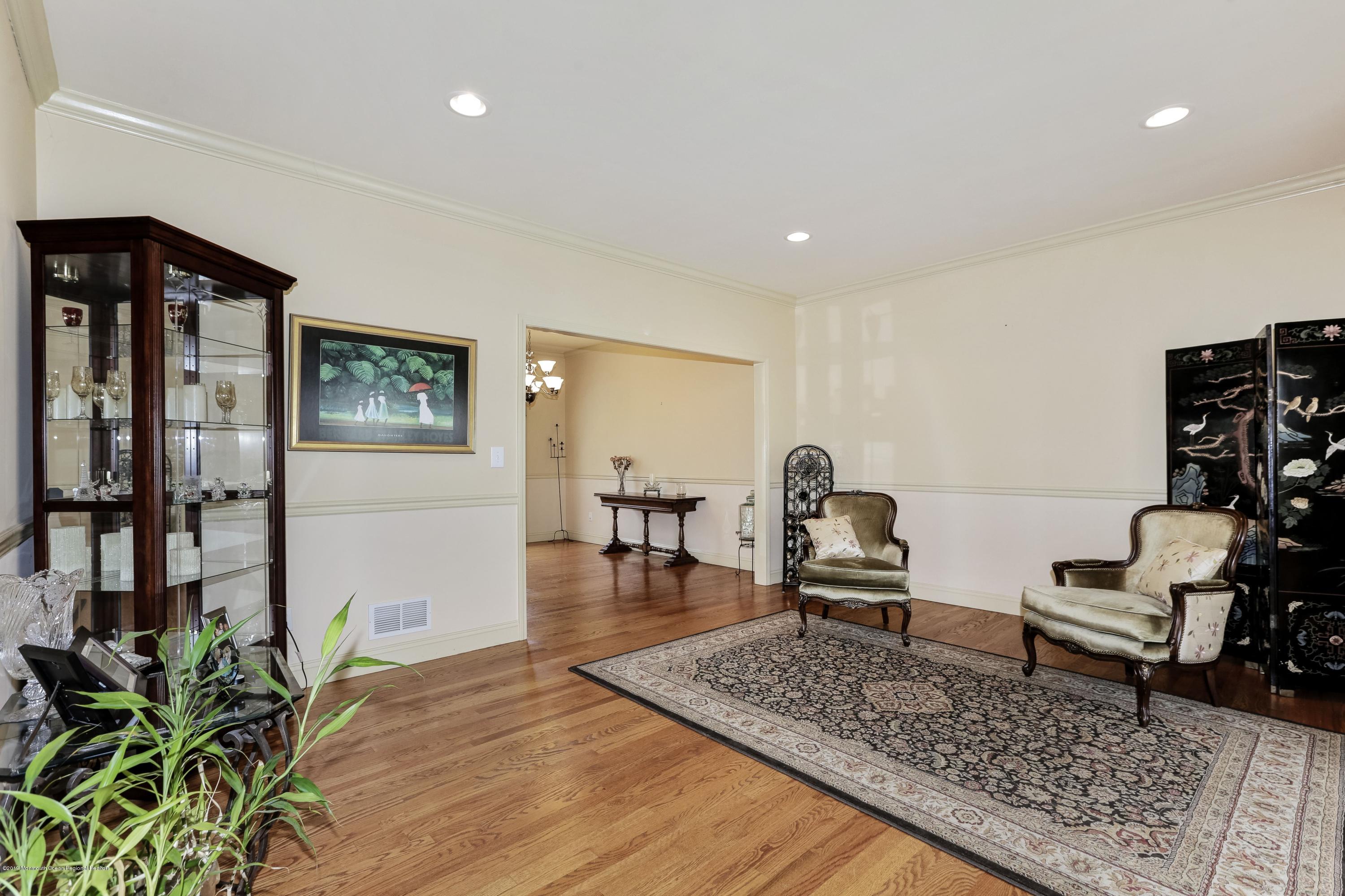 559 Wayside Road Neptune Township, NJ 07753 - Photo 5 of 27 living dining